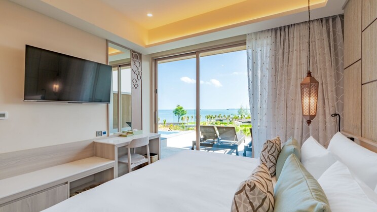 Seaview penthouse family pool suite